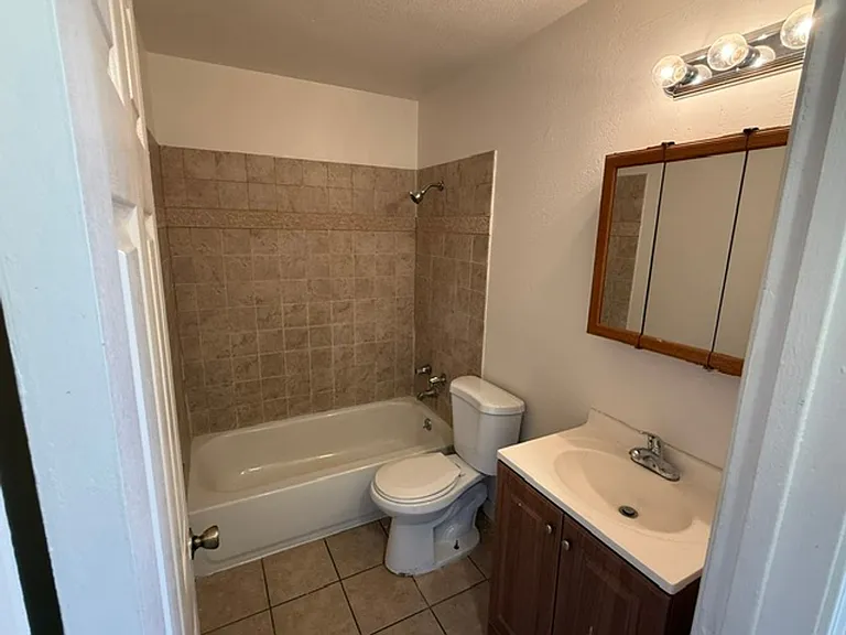 Bush Ave, 2114 — Photo 10