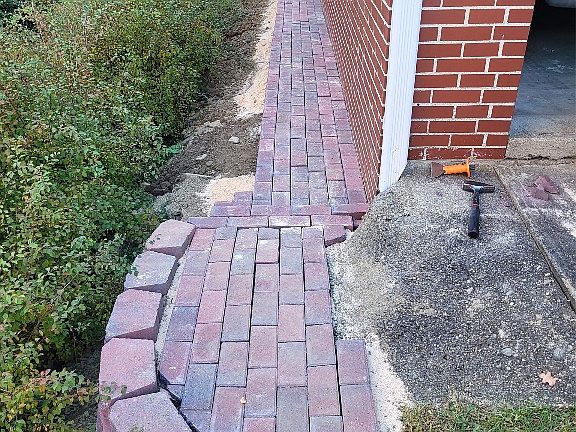 4th image of 574 Penn St