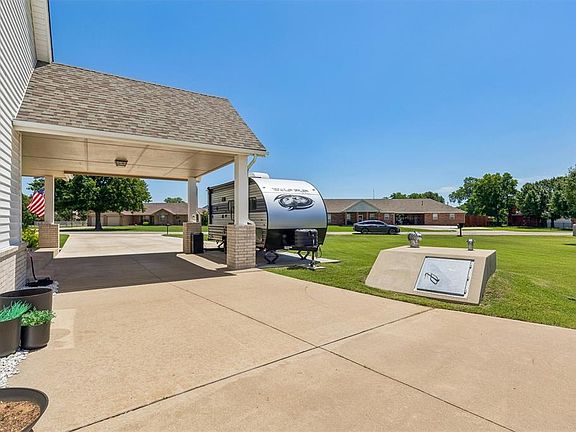 4th image of 5658 NW Pioneer Cir