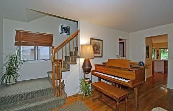 2nd image of 14 Village Green Ct