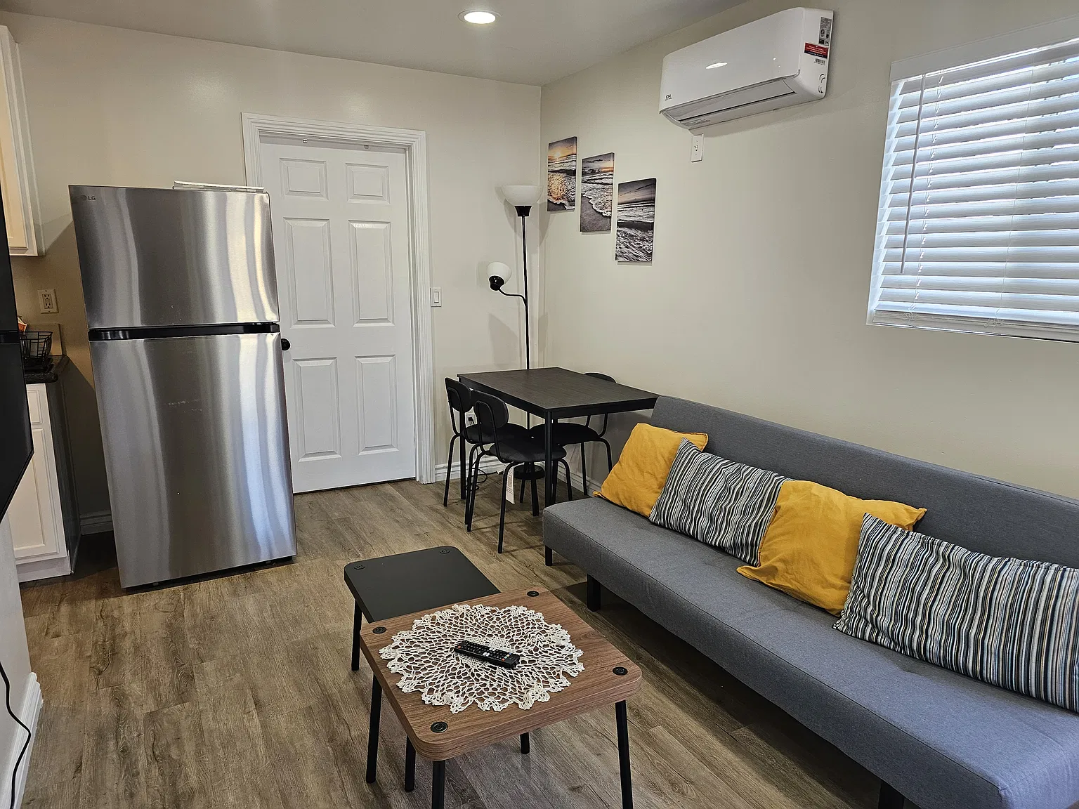 2 bed, 550 sqft, $2,200 — Photo 2