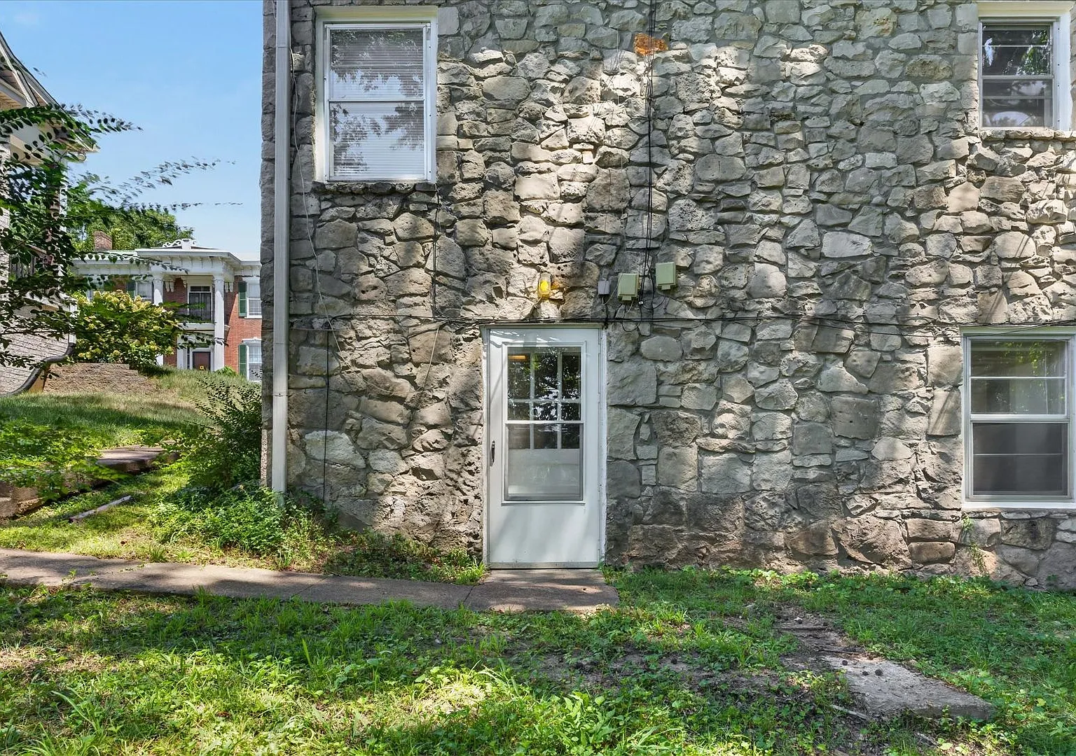 Madison Terrace Court-108 — Photo 4