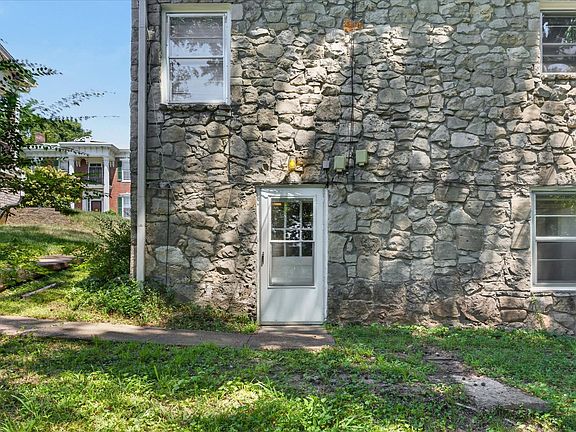 4th image of 108 Madison Terrace Ct #108B