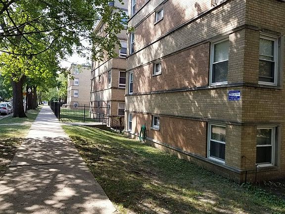 3rd image of 6138 N Damen Ave