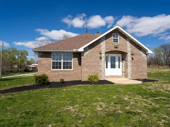 606 W Cave Street, Ash Grove, MO 65604