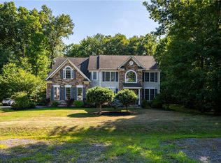 25 Logans Ct, Poughkeepsie, NY 12603