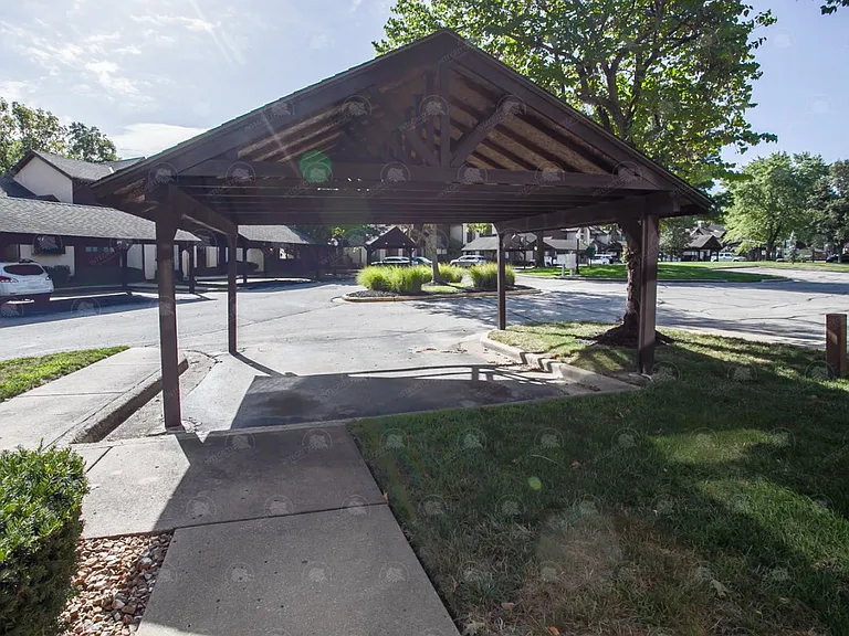 4800 Horton St — Photo 28