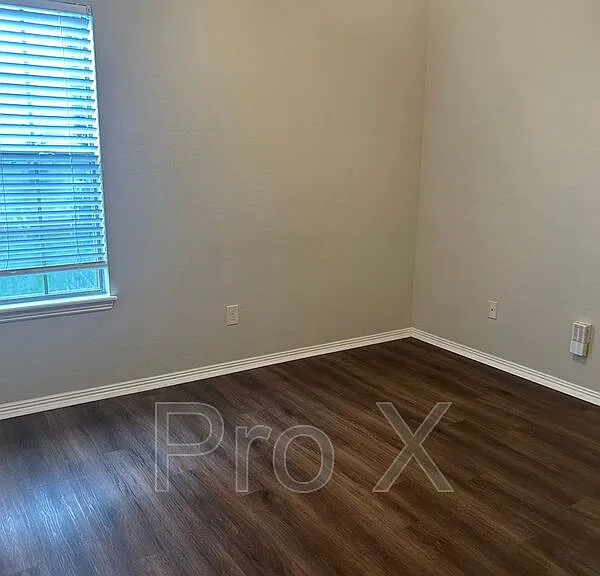 2670 N Valencia Ave #2670 N VALENCIA AVE — Photo 9