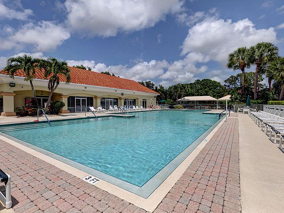 5th image of 645 NW Venetto Court