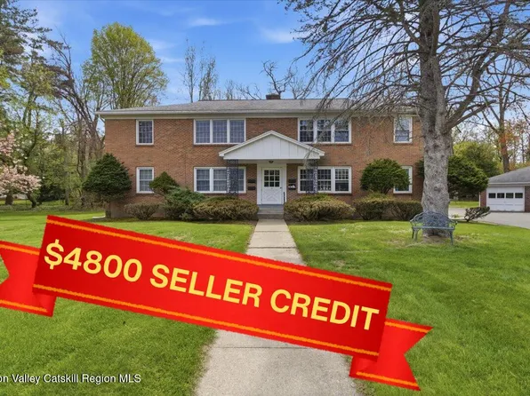 11 Kensington Court Apt 4, Bethlehem, NY 12054