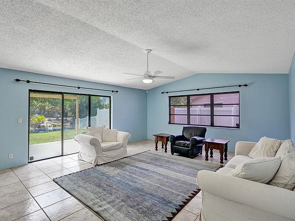 4th image of 1417 SW 28th Terrace