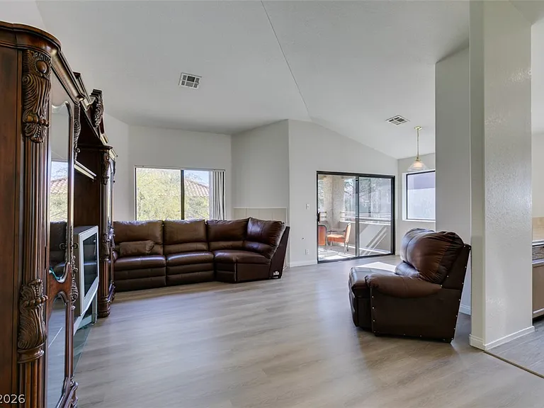 5054 S Rainbow Blvd #202 — Photo 6
