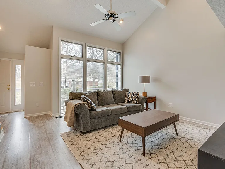 5009 Emerald Dr — Photo 6
