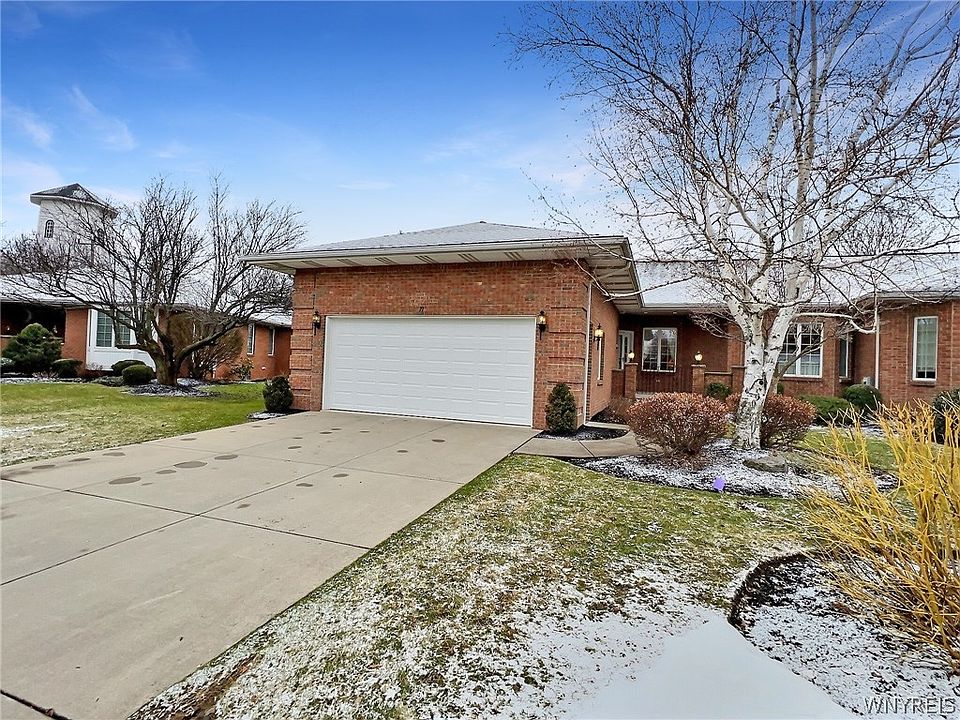 1st image of 71 Hampton Hill Dr