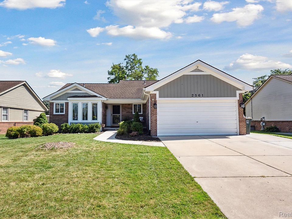 1st image of 2561 Woodmont Dr E