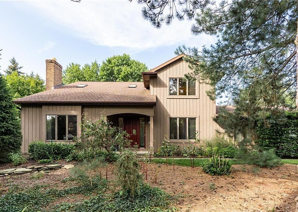 1st image of 2 Pine Brook Cir