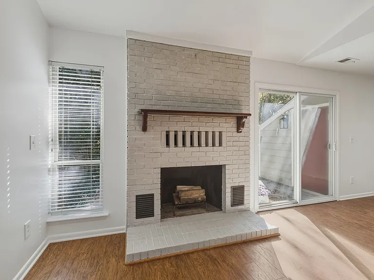 1077 Sardis Cove Dr — Photo 7
