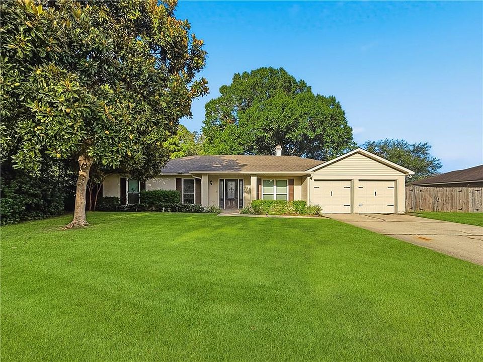 1st image of 105 Branchwood Dr