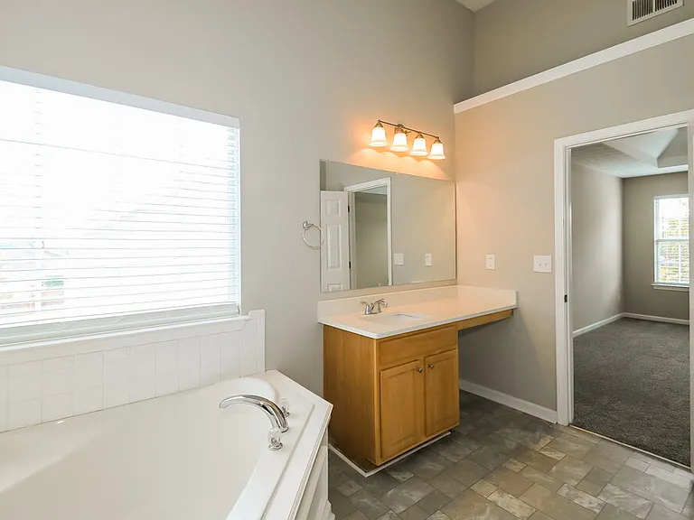 80 Greenway Dr — Photo 14