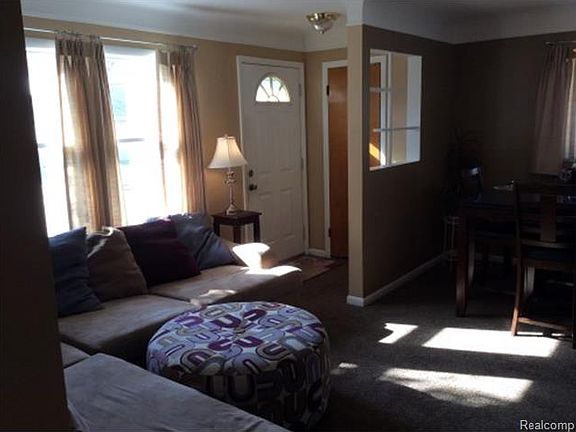 3rd image of 22471 Wildwood St
