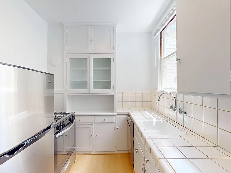225 Irving St #7 — Photo 2