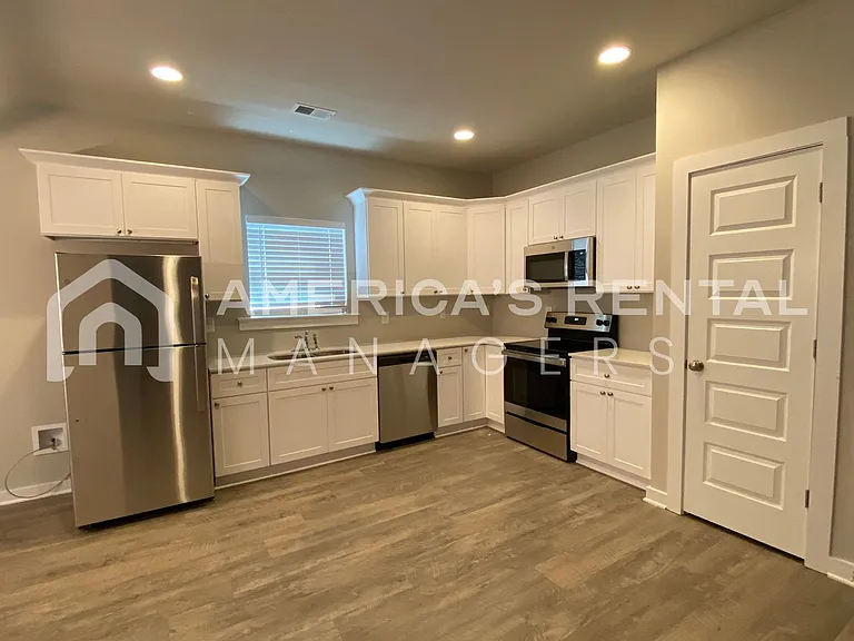 156 Wisconsin Ave — Photo 5