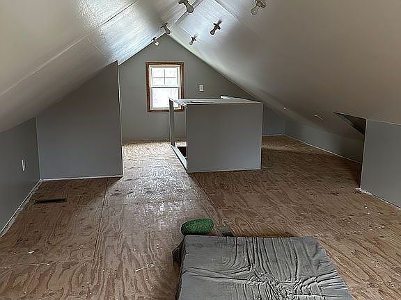 4th image of 414 Findlay St