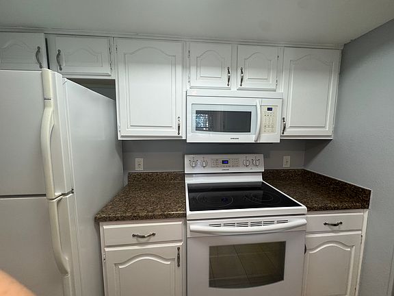 3rd image of 11843 Braesview APT 210