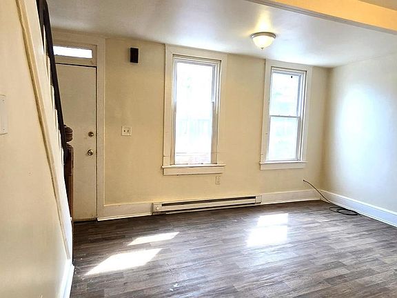 3rd image of 439 E Strawberry St