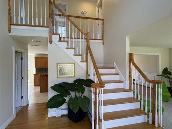 31 Millers Brook Dr, Cumberland, RI 02864