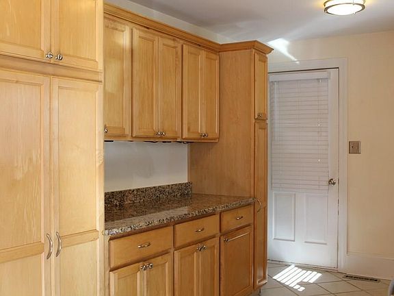 4th image of 47 Bromfield St #A