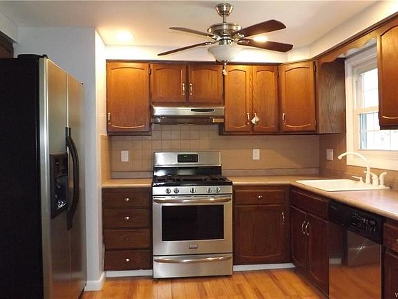 2nd image of 5 Montbleu Ct