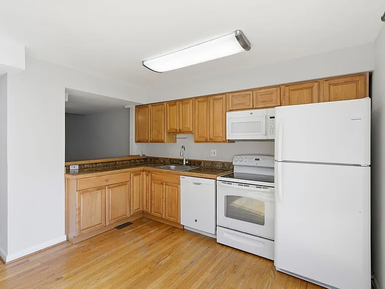1204 Brethour Ct — Photo 8