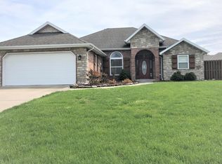 1650 S Hedgewood Dr, Bolivar, MO 65613