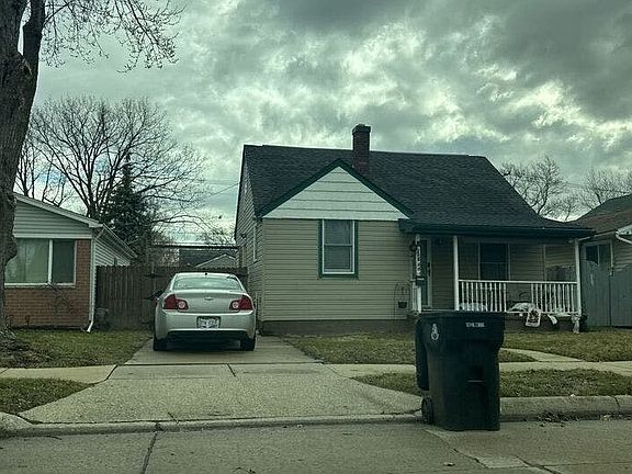 3rd image of 28800 Hillview St