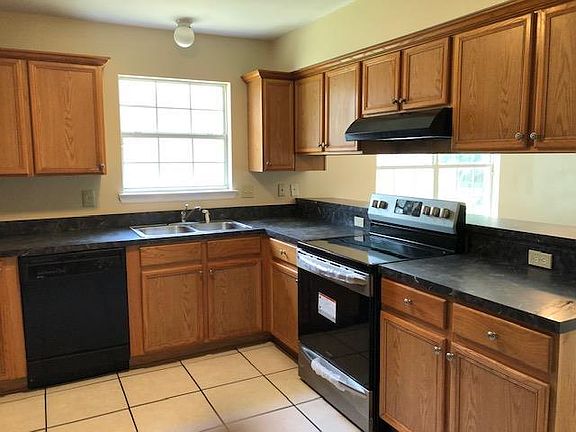 4th image of 890 Balkin Ct