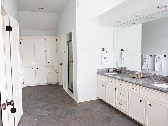 4th image of 3845 Cypress Point Dr