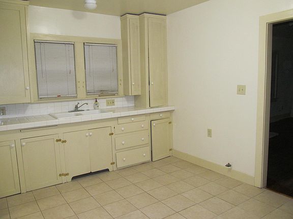 4th image of 227 N Fern Ave