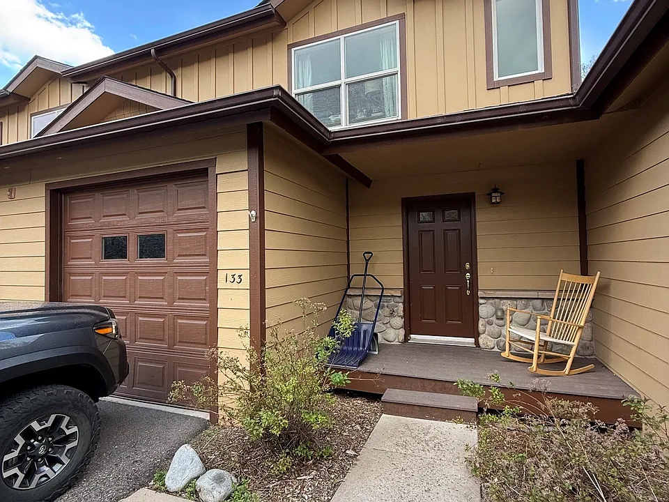 133 White Horse Pl