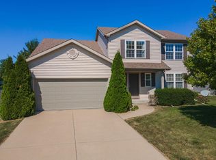 3002 Castlemain Dr, Bloomington, IL