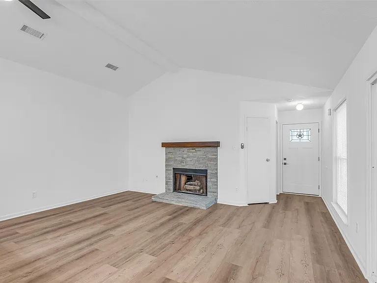 7 Camberwell Ct — Photo 4