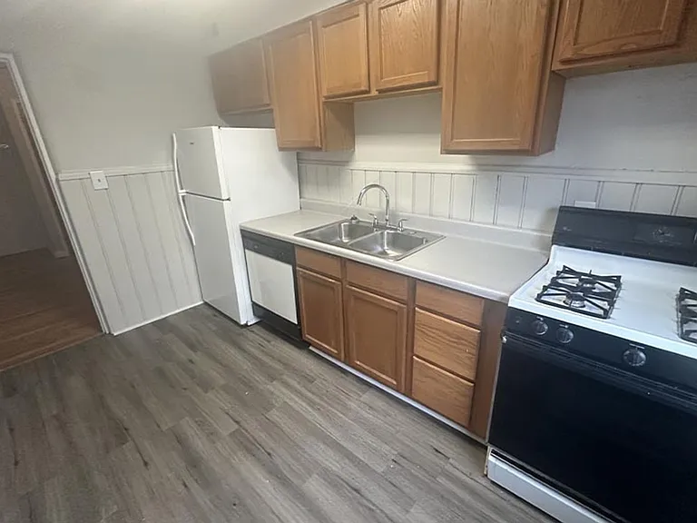 596 Lowell Ave — Photo 29