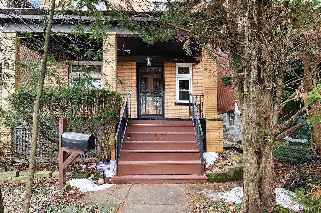 578 Orchard Ave photo 1