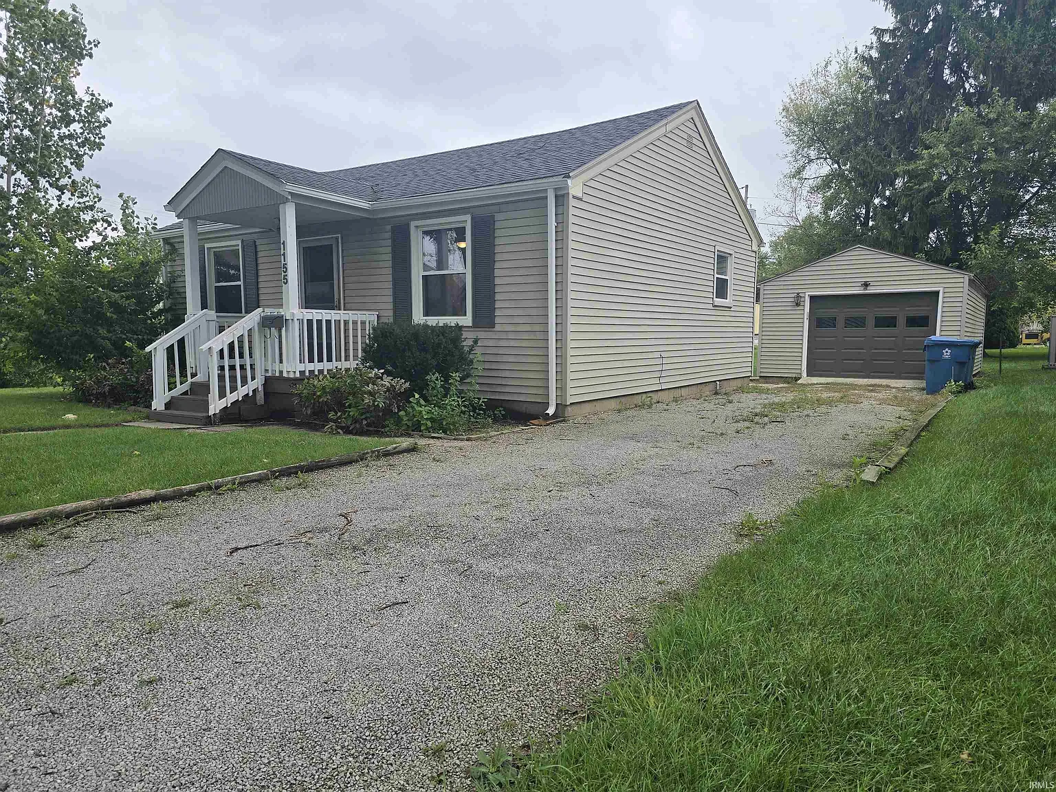 2 bed, 1.0 bath, 720 sqft, $1,300 — Photo 1