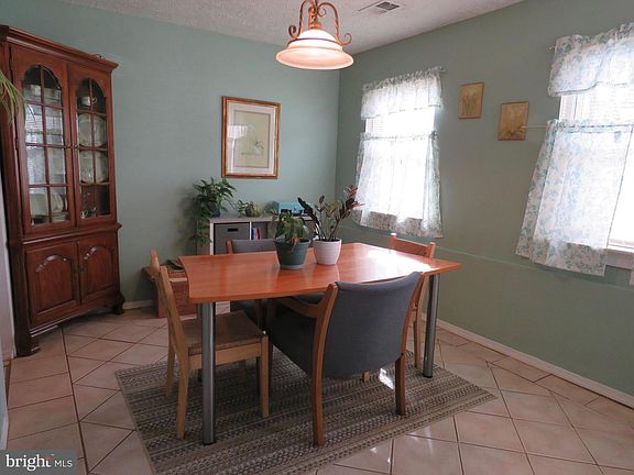 2nd image of 1004 Dorset Dr