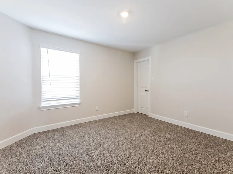 709 Princeton Hts — Photo 15