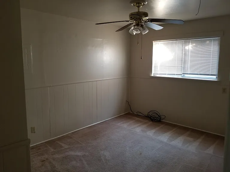 1617 NW Lincoln Ave — Photo 12