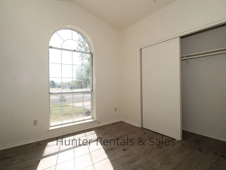 3801 Winchester Dr — Photo 23