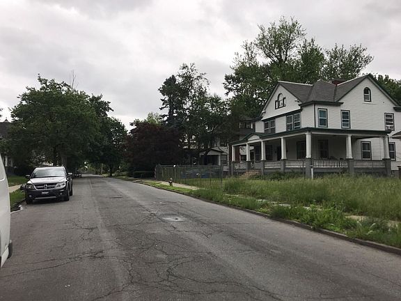 3rd image of 84 Hawthorne Ave