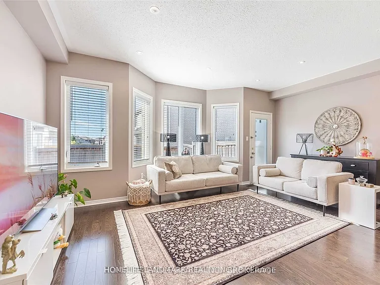 1268 McCron Cres — Photo 7